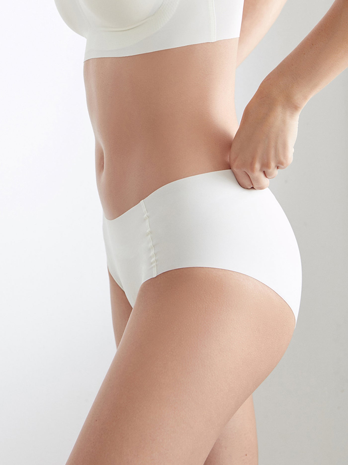 24H Comfort One Size Classic Mid Waist Brief